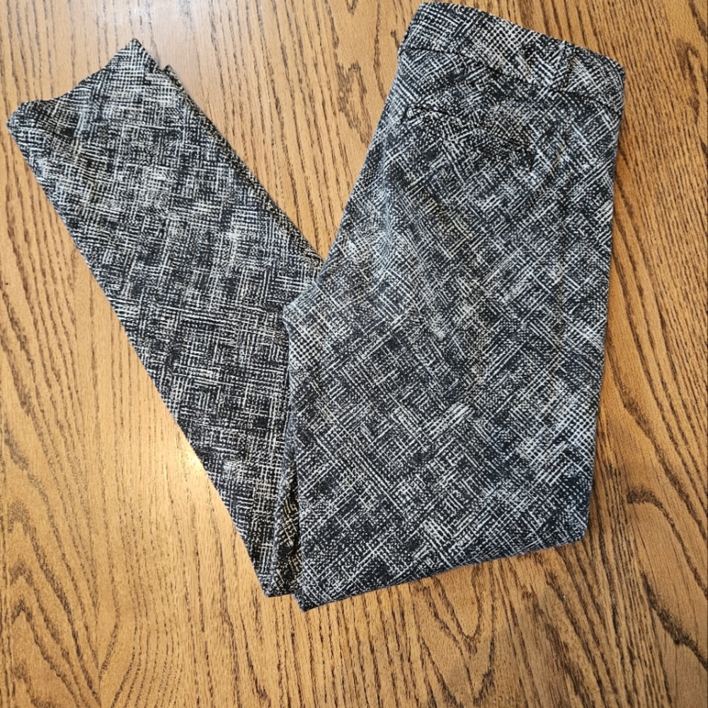 Banana Republic size 4 Sloan pants. Black and white. Straight leg some stretch